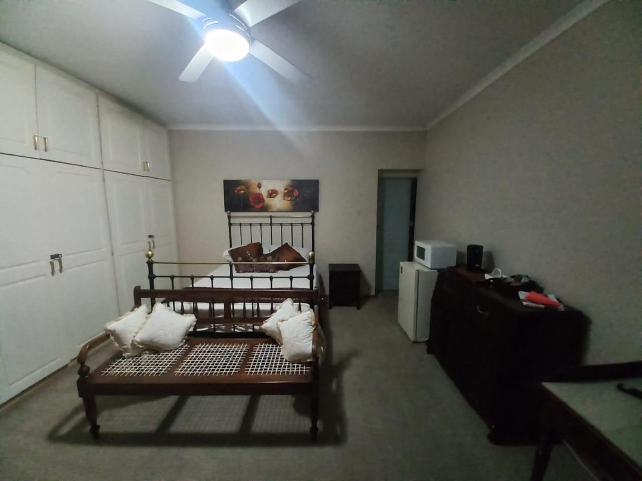 Anri Guesthouse Bloemfontein Exterior foto