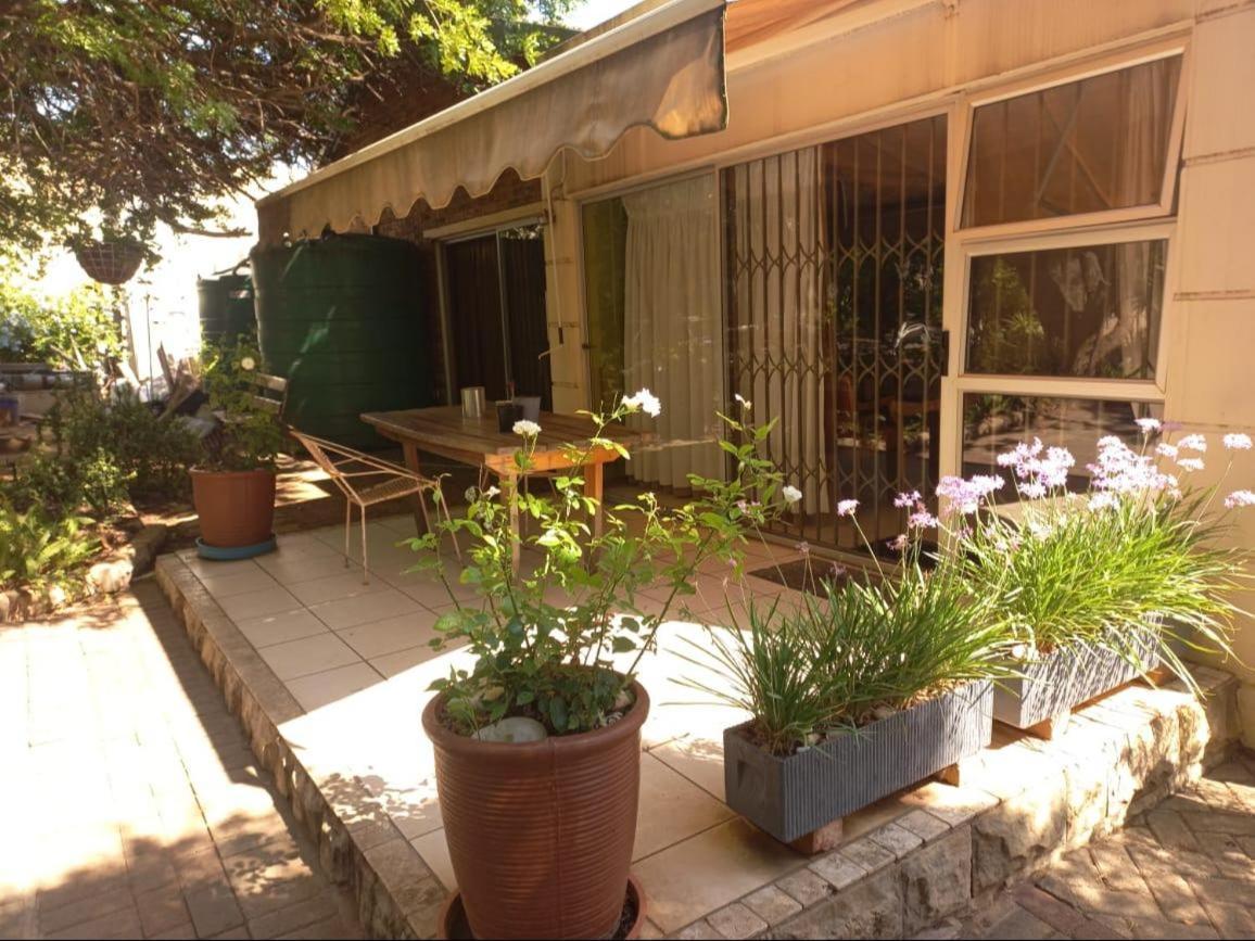 Anri Guesthouse Bloemfontein Exterior foto